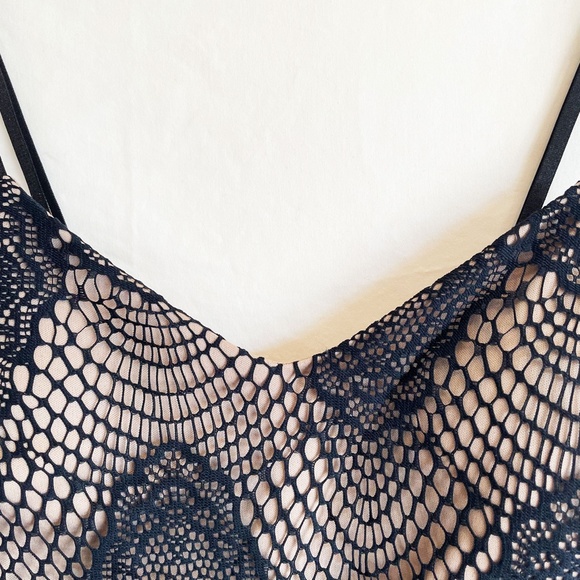 Black Lace Tonal Lined Scallop Trim Bralette - Picture 4 of 7